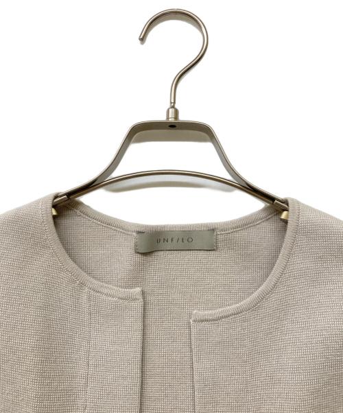 UNFILO（アンフィーロ）UNFILO (アンフィーロ) VERY (ヴェリィ) ボタンパールニットジレ アイボリー サイズ:Sの古着・服飾アイテム
