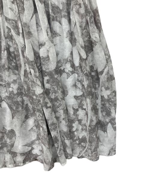 COCODEAL（ココディール）COCODEAL (ココディール) 線画フラワーフリルプリーツワンピース グレー サイズ:2の古着・服飾アイテム