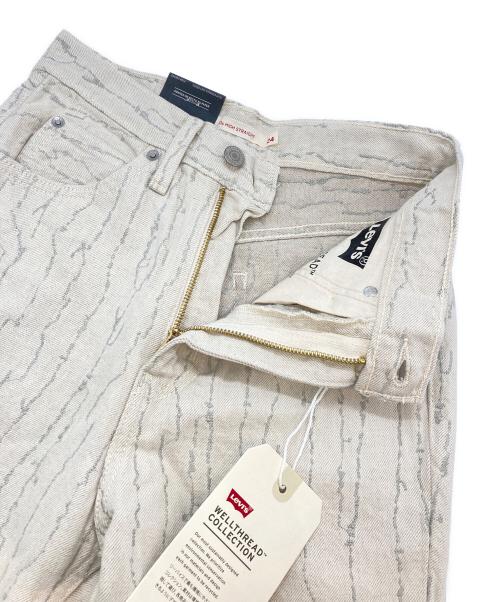 LEVI'S（リーバイス）LEVI'S (リーバイス) 70S HIGH STRAIGHT NATURAL AMBER FLOWER ホワイト サイズ:61ｃｍ（W24) 未使用品の古着・服飾アイテム