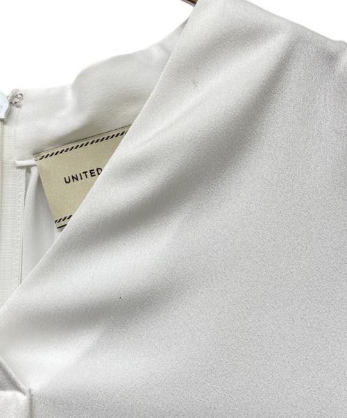 UNITED ARROWS（ユナイテッドアローズ）UNITED ARROWS (ユナイテッドアローズ) P バックサテン Vネック ブラウス ホワイト サイズ:-の古着・服飾アイテム