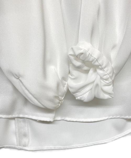 UNITED ARROWS（ユナイテッドアローズ）UNITED ARROWS (ユナイテッドアローズ) P バックサテン Vネック ブラウス ホワイト サイズ:-の古着・服飾アイテム