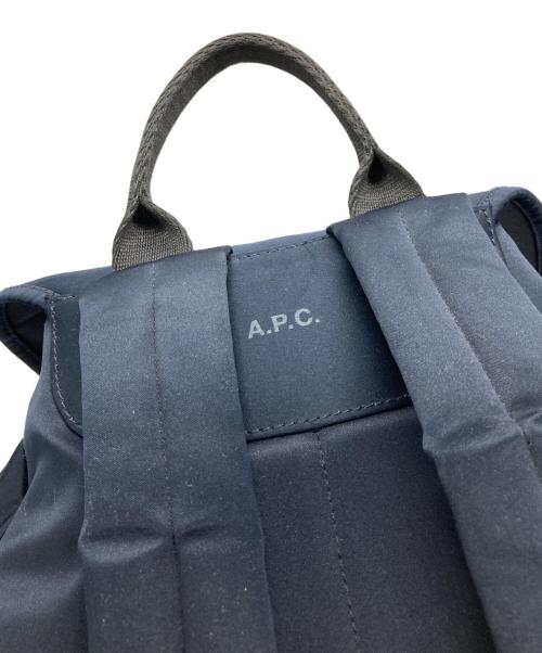 A.P.C.（アーペーセー）A.P.C. (アーペーセー) フラップ付きリュック ネイビーの古着・服飾アイテム
