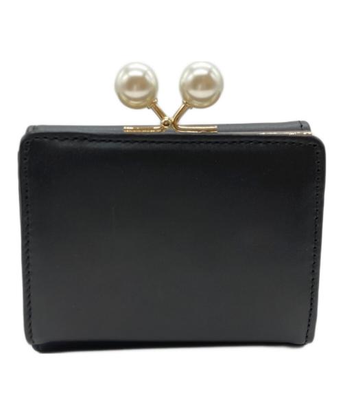 MARY QUANT（マリークヮント）MARY QUANT (マリークヮント) エンボスデイジーパール ミニウォレット ブラックの古着・服飾アイテム