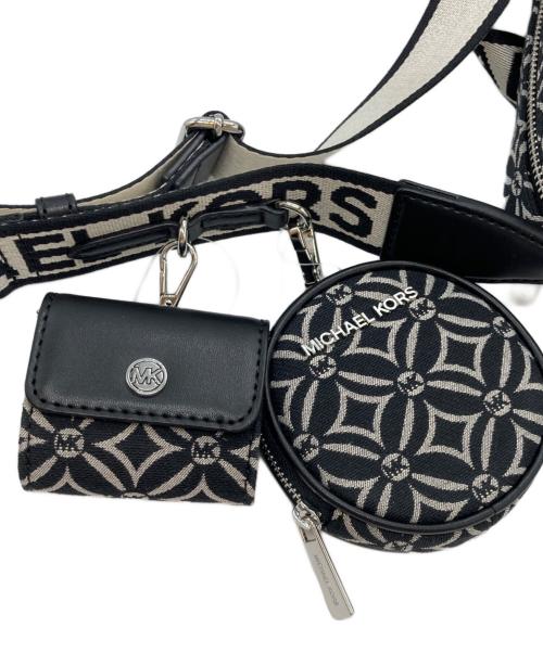 MICHAEL KORS（マイケル・コース）MICHAEL KORS (マイケルコース) JET SET ITEM ロゴジャカード クロスボディ ウィズ テックアタッチ ブラックの古着・服飾アイテム