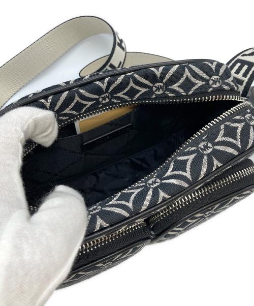 MICHAEL KORS（マイケル・コース）MICHAEL KORS (マイケルコース) JET SET ITEM ロゴジャカード クロスボディ ウィズ テックアタッチ ブラックの古着・服飾アイテム