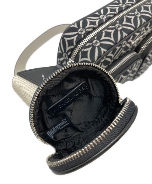 MICHAEL KORS（マイケル・コース）MICHAEL KORS (マイケルコース) JET SET ITEM ロゴジャカード クロスボディ ウィズ テックアタッチ ブラックの古着・服飾アイテム
