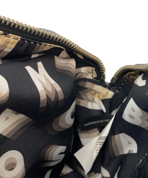 MARC JACOBS（マークジェイコブス）MARC JACOBS (マークジェイコブス) エンボスレザーショルダーバッグ グレーの古着・服飾アイテム