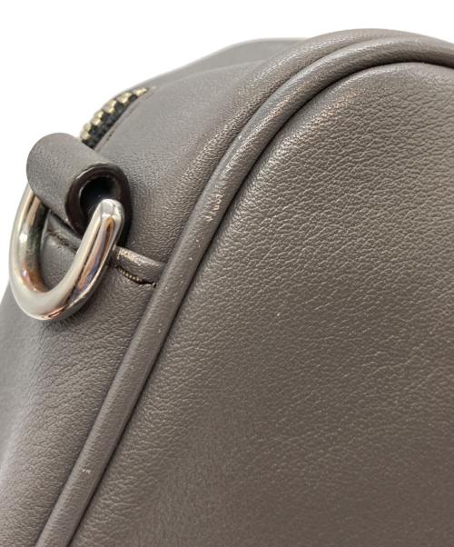 MARC JACOBS（マークジェイコブス）MARC JACOBS (マークジェイコブス) エンボスレザーショルダーバッグ グレーの古着・服飾アイテム