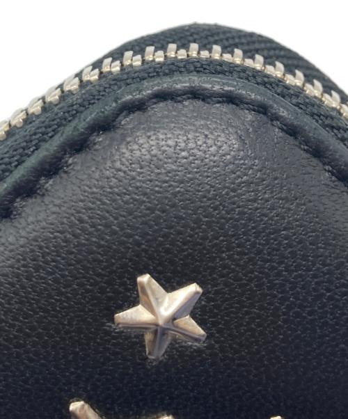 JIMMY CHOO（ジミーチュウ）JIMMY CHOO (ジミーチュウ) スタースタッズラウンドファスナーウォレット ブラックの古着・服飾アイテム