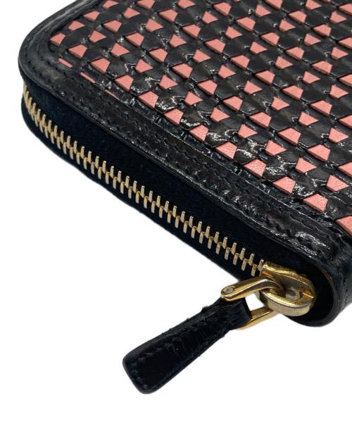 MIU MIU（ミュウミュウ）MIU MIU (ミュウミュウ) ロゴプレートラウンドファスナーウォレット ブラック×ピンクの古着・服飾アイテム