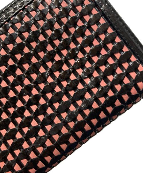 MIU MIU（ミュウミュウ）MIU MIU (ミュウミュウ) ロゴプレートラウンドファスナーウォレット ブラック×ピンクの古着・服飾アイテム