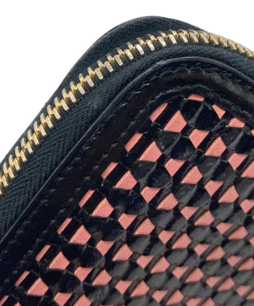 MIU MIU（ミュウミュウ）MIU MIU (ミュウミュウ) ロゴプレートラウンドファスナーウォレット ブラック×ピンクの古着・服飾アイテム
