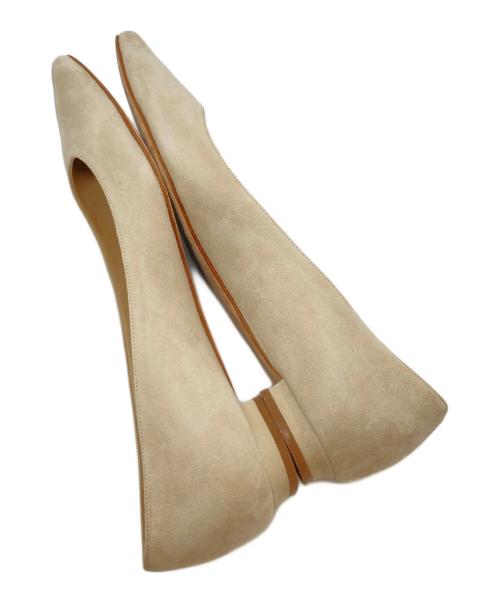 Manolo Blahnik（マノロブラニク）Manolo Blahnik (マノロブラニク) BB FLAT NUDE SUEDE PUMPS ホワイト サイズ:37の古着・服飾アイテム