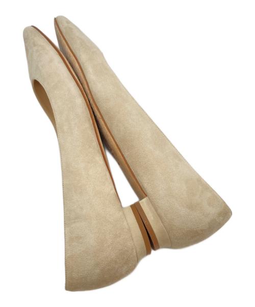 Manolo Blahnik（マノロブラニク）Manolo Blahnik (マノロブラニク) BB FLAT NUDE SUEDE PUMPS ホワイト サイズ:37の古着・服飾アイテム