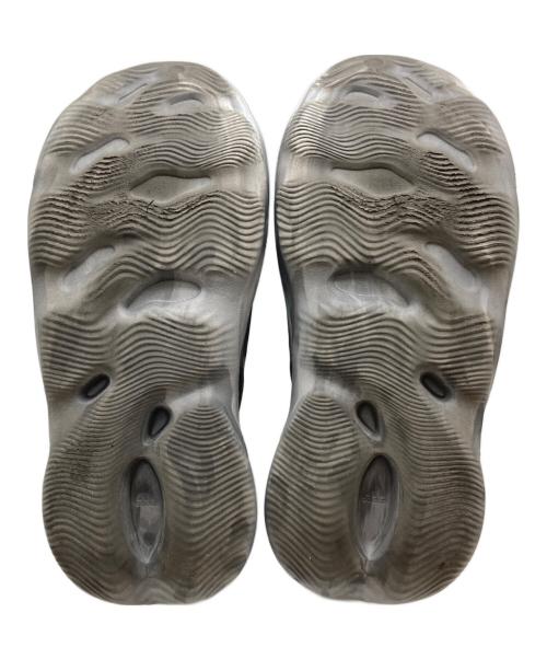 adidas（アディダス）adidas (アディダス) YEEZY FOAM RUNNER グレー サイズ:27.5の古着・服飾アイテム