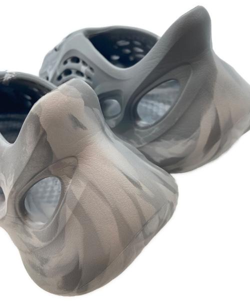 adidas（アディダス）adidas (アディダス) YEEZY FOAM RUNNER グレー サイズ:27.5の古着・服飾アイテム