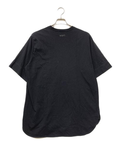 YORI（ヨリ）yori (ヨリ) ヘムラウンドハーフロゴTee ブラック サイズ:FREEの古着・服飾アイテム