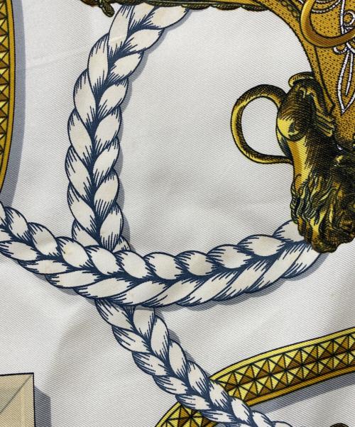 HERMES（エルメス）HERMES (エルメス) カレ90 グランアパラ 盛装の馬 ホワイト×ブルーの古着・服飾アイテム