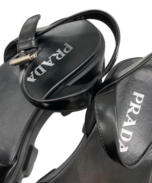 PRADA（プラダ）PRADA (プラダ) モノリスブラッシュドレザーサンダル ブラック サイズ:38の古着・服飾アイテム