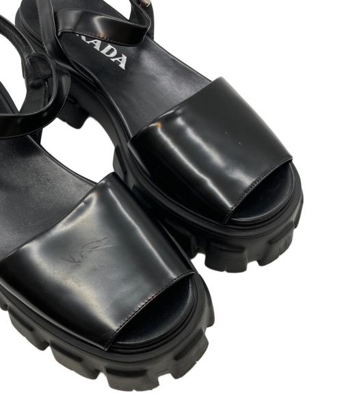 PRADA（プラダ）PRADA (プラダ) モノリスブラッシュドレザーサンダル ブラック サイズ:38の古着・服飾アイテム