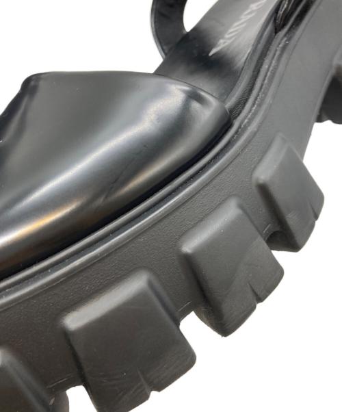 PRADA（プラダ）PRADA (プラダ) モノリスブラッシュドレザーサンダル ブラック サイズ:38の古着・服飾アイテム