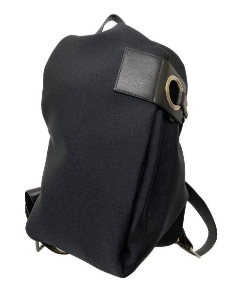 kawa-kawa（カワカワ）kawa-kawa (カワカワ) ear PAPILLONNER (イアパピヨネ) ハトメWETリュック ブラックの古着・服飾アイテム