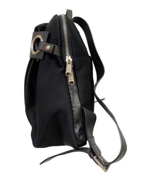 kawa-kawa（カワカワ）kawa-kawa (カワカワ) ear PAPILLONNER (イアパピヨネ) ハトメWETリュック ブラックの古着・服飾アイテム