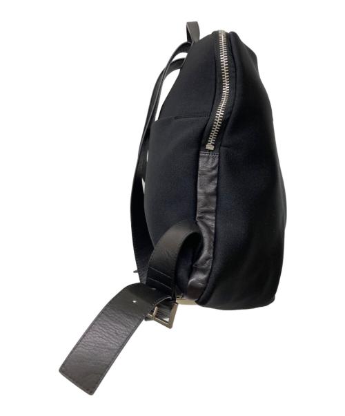 kawa-kawa（カワカワ）kawa-kawa (カワカワ) ear PAPILLONNER (イアパピヨネ) ハトメWETリュック ブラックの古着・服飾アイテム