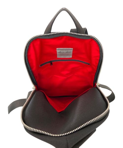 kawa-kawa（カワカワ）kawa-kawa (カワカワ) ear PAPILLONNER (イアパピヨネ) ハトメWETリュック ブラックの古着・服飾アイテム