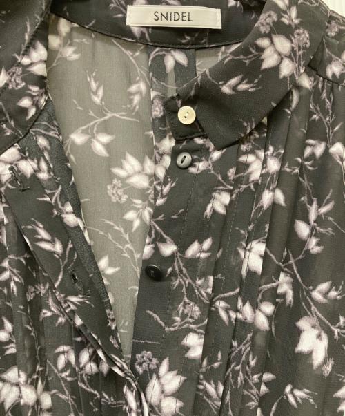 Snidel（スナイデル）Snidel (スナイデル) Sustainableフリルプリーツワンピース ブラックの古着・服飾アイテム