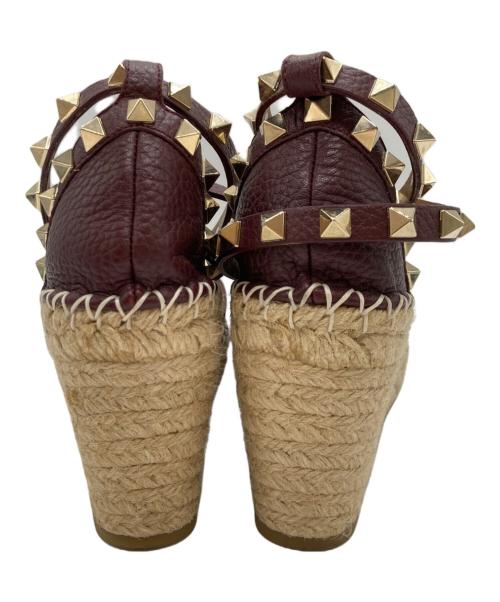 VALENTINO GARAVANI（ヴァレンティノ・ガラヴァーニ）VALENTINO GARAVANI (ヴァレンティノ・ガラヴァーニ) ウェッジソールスタッズサンダル ベージュ サイズ:35の古着・服飾アイテム