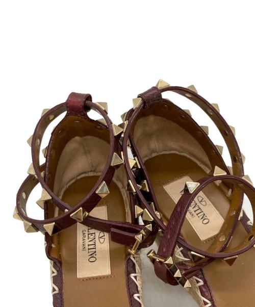 VALENTINO GARAVANI（ヴァレンティノ・ガラヴァーニ）VALENTINO GARAVANI (ヴァレンティノ・ガラヴァーニ) ウェッジソールスタッズサンダル ベージュ サイズ:35の古着・服飾アイテム