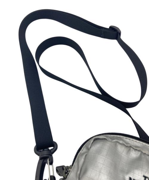 THE NORTH FACE（ザ ノース フェイス）THE NORTH FACE (ザ ノース フェイス) SUPREME (シュプリーム) 18SS Metallic Shoulder Bag シルバー×ブラックの古着・服飾アイテム