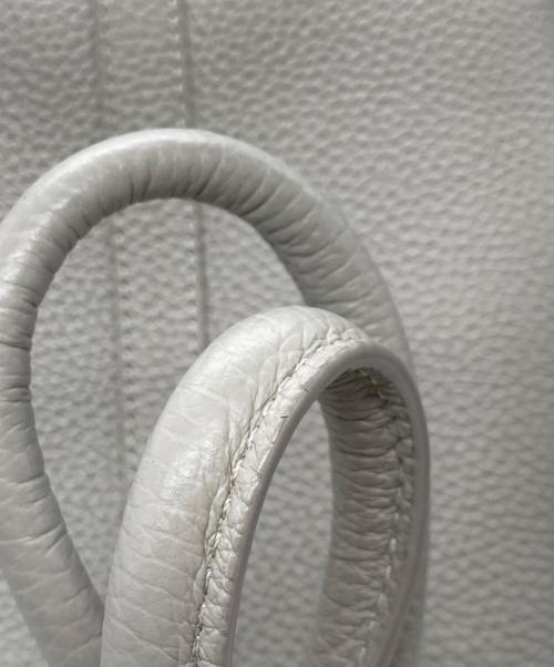 VASIC（ヴァジック）VASIC (ヴァジック) レザー巾着ショルダーバッグ アイボリーの古着・服飾アイテム