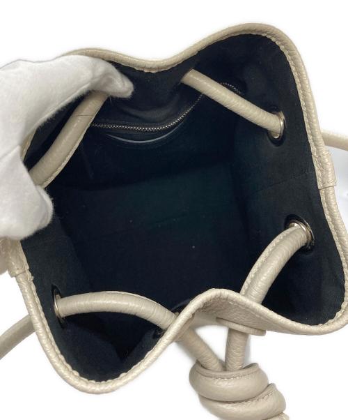 VASIC（ヴァジック）VASIC (ヴァジック) レザー巾着ショルダーバッグ アイボリーの古着・服飾アイテム