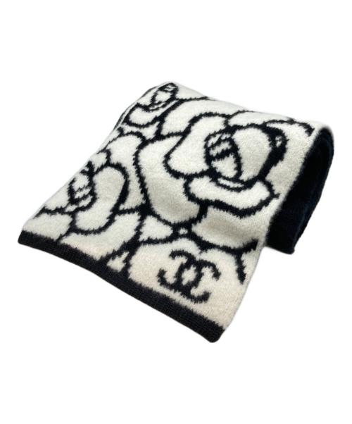CHANEL（シャネル）CHANEL (シャネル) カシミヤシルクブレンドココマークカメリア大判マフラー ホワイト×ブラックの古着・服飾アイテム