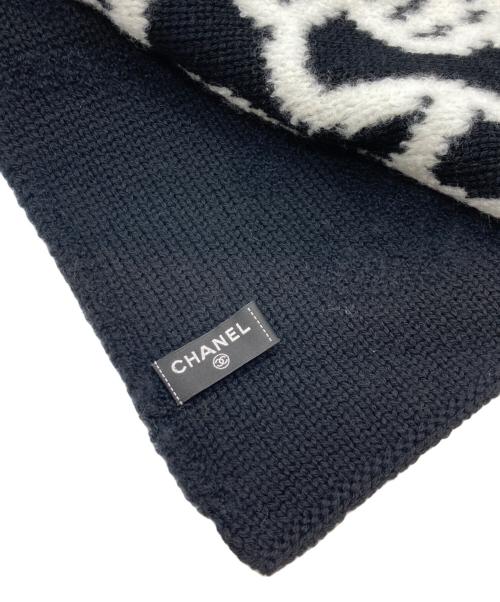 CHANEL（シャネル）CHANEL (シャネル) カシミヤシルクブレンドココマークカメリア大判マフラー ホワイト×ブラックの古着・服飾アイテム
