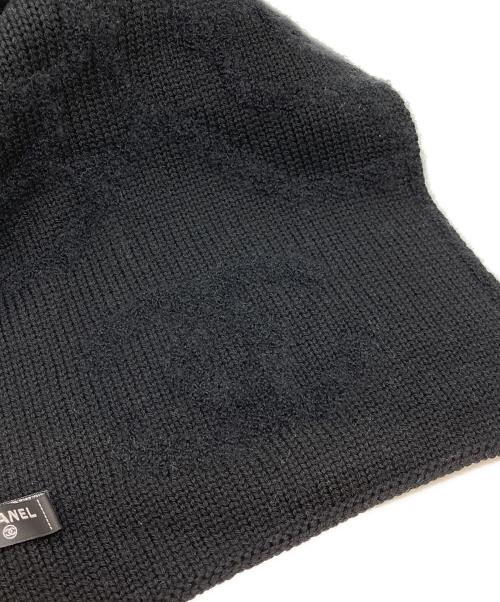 CHANEL（シャネル）CHANEL (シャネル) カシミヤシルクブレンドココマークカメリア大判マフラー ホワイト×ブラックの古着・服飾アイテム