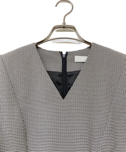 CELFORD（セルフォード）CELFORD (セルフォード) ツイストデザインワンピース グレー サイズ:SIZE38の古着・服飾アイテム
