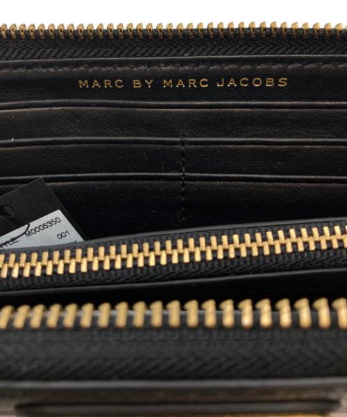 Marc by Marc Jacobs（マークバイマークジェイコブス）Marc by Marc Jacobs (マークバイマークジェイコブス) NEW Q SLIM ZIP AROUNDの古着・服飾アイテム