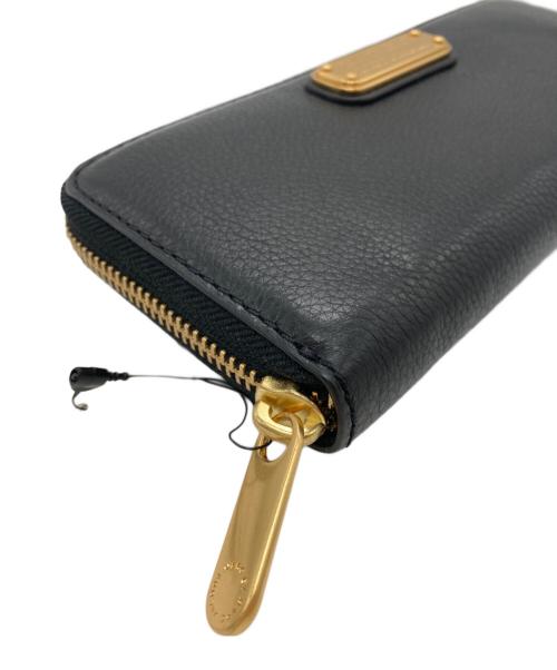 Marc by Marc Jacobs（マークバイマークジェイコブス）Marc by Marc Jacobs (マークバイマークジェイコブス) NEW Q SLIM ZIP AROUNDの古着・服飾アイテム