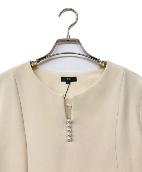 PLST（プラステ）PLST (プラステ) フェイクパールペプラムブラウスセットアップ ベージュ サイズ:Sの古着・服飾アイテム