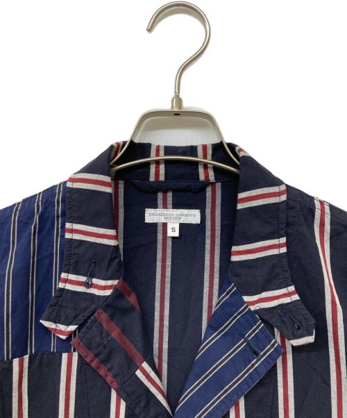 Engineered Garments（エンジニアド ガーメンツ）Engineered Garments (エンジニアド ガーメンツ) Loiter Jacket Regimental St レッド×ネイビー サイズ:Sの古着・服飾アイテム
