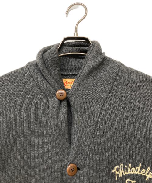 cheswick（チェスウィック）cheswick (チェスウィック) エルボーパッチワッペンカーディガン グレー サイズ:SIZEMの古着・服飾アイテム