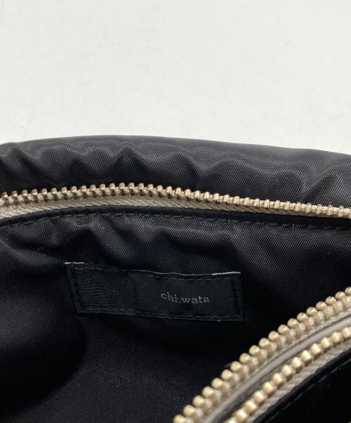 chi wata（チワタ）chi wata (チワタ) 型押ジップポーチ グレーの古着・服飾アイテム