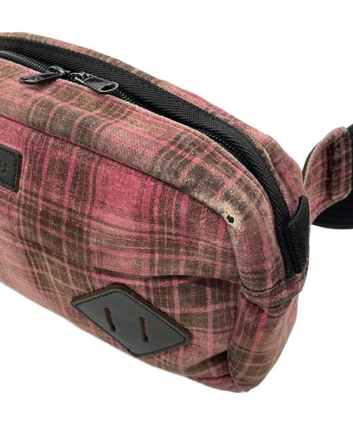 ISAMU KATAYAMA BACKLASH（イサムカタヤマ･バックラッシュ）ISAMU KATAYAMA BACKLASH (イサムカタヤマ・バックラッシュ) ビッグスウェードバッグ ショッキングピンク サイズ:-の古着・服飾アイテム