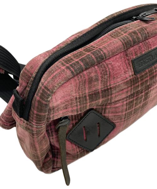 ISAMU KATAYAMA BACKLASH（イサムカタヤマ･バックラッシュ）ISAMU KATAYAMA BACKLASH (イサムカタヤマ・バックラッシュ) ビッグスウェードバッグ ショッキングピンク サイズ:-の古着・服飾アイテム