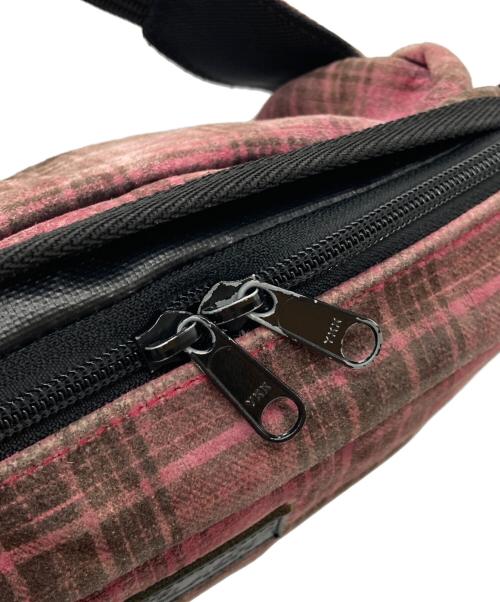 ISAMU KATAYAMA BACKLASH（イサムカタヤマ･バックラッシュ）ISAMU KATAYAMA BACKLASH (イサムカタヤマ・バックラッシュ) ビッグスウェードバッグ ショッキングピンク サイズ:-の古着・服飾アイテム