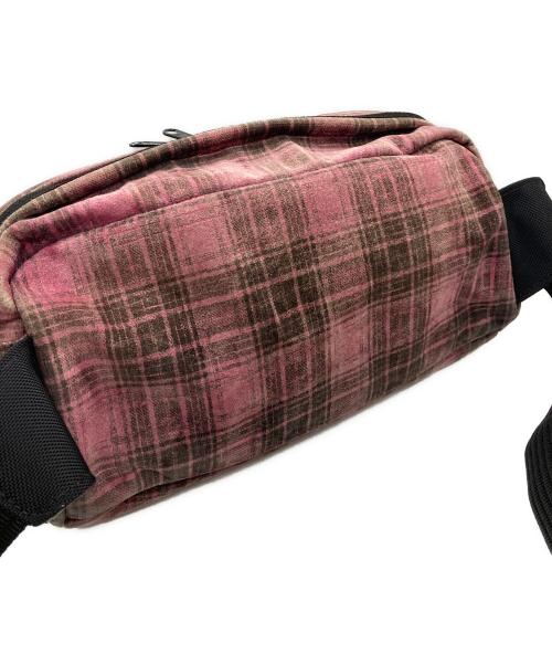 ISAMU KATAYAMA BACKLASH（イサムカタヤマ･バックラッシュ）ISAMU KATAYAMA BACKLASH (イサムカタヤマ・バックラッシュ) ビッグスウェードバッグ ショッキングピンク サイズ:-の古着・服飾アイテム