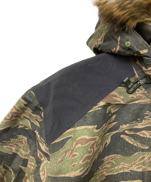 THE NORTH FACE（ザ ノース フェイス）THE NORTH FACE (ザ ノース フェイス) 中綿迷彩ジャケット ブラック×グリーン サイズ:Ｍの古着・服飾アイテム